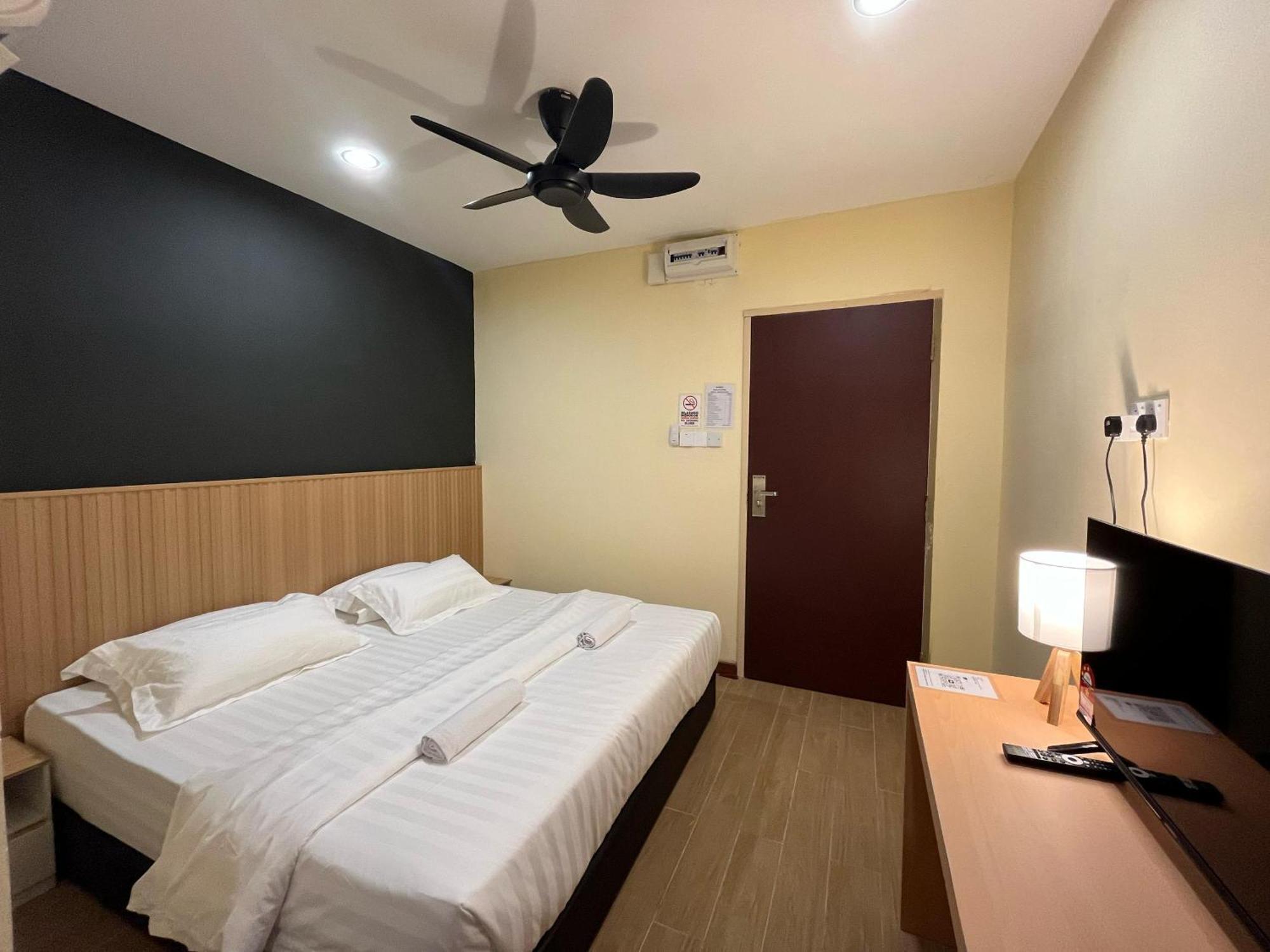 Halo Hotel Semporna Buitenkant foto