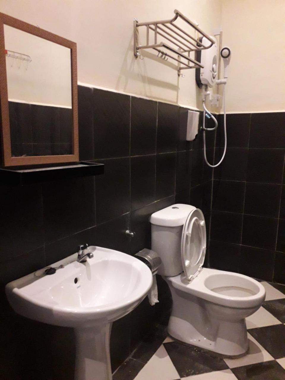 Halo Hotel Semporna Buitenkant foto
